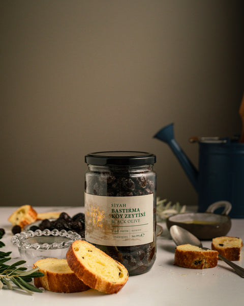Siyah Bastırma Köy Zeytini (660gr)